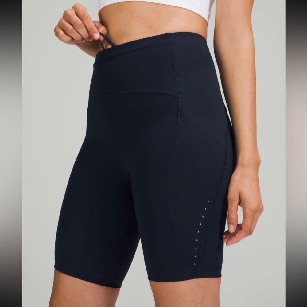 Lululemon Swift Speed High-Rise Short 8" in True Navy - Picture 3 of 3